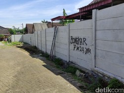 Saat Usulan Akses Keranda Mayat Tak Digubris dan Pagar Beton Tetap Dibangun
