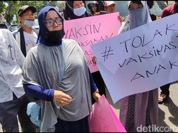 Warga Geruduk Kantor Disdik Parepapare Tolak Vaksinasi Anak