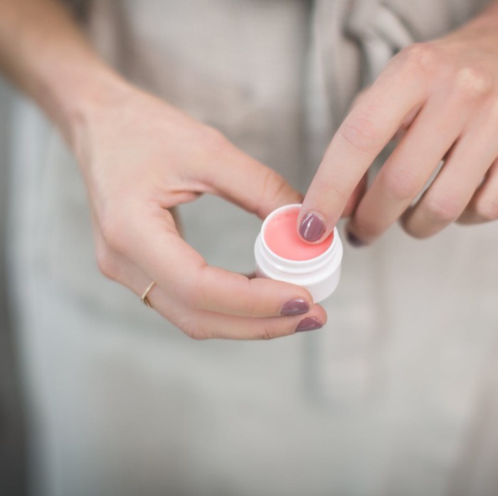 Aplikasikan Lip Mask sebelum Tidur