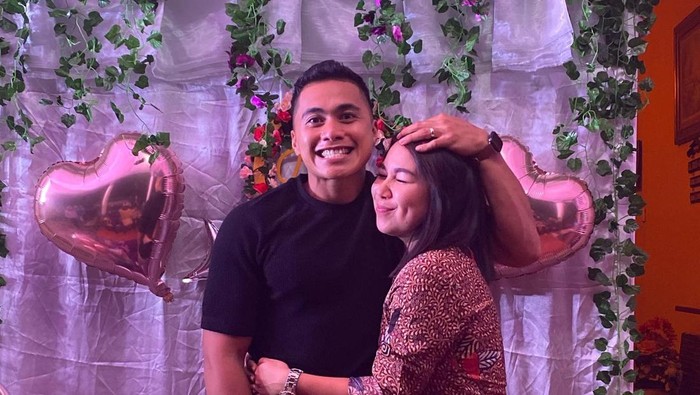 Aprilio Manganang tunangan