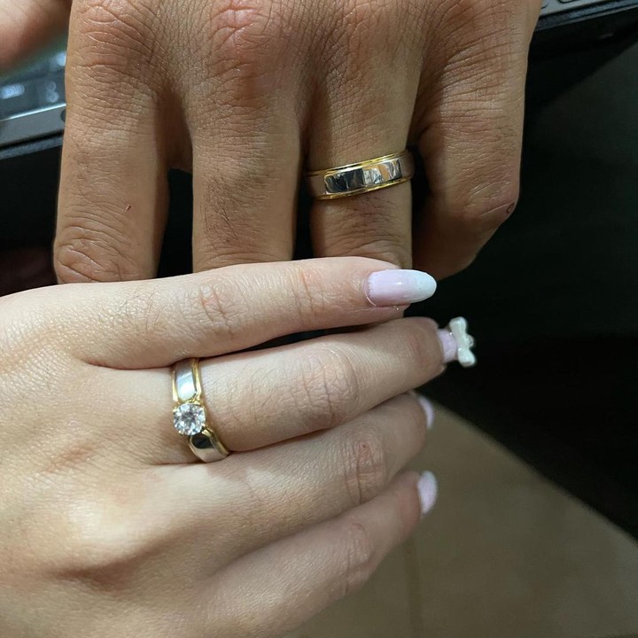 <p>Banyak dari netizen mendoakan keduanya, Bunda. Bahkan, tak sedikit di antaranya yang mengaku patah hati, lho. "Selamat ya bang..Meskipun zuzurly aku patah hati," tutur akun @waw****.(Foto: Instagram @manganang92)</p>