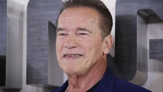 Arnold Schwarzenegger menjadi gunjingan netizen karena penampilan terbarunya yang viral akhir-akhir ini.
