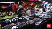 FOTO: Berburu Ikan Bandeng Jelang Imlek