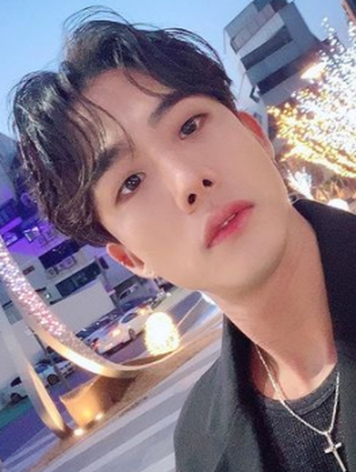 Salah satu peserta dating show Single's Inferno yang hadir di pertengahan episode, yaitu Cha Hyun Seung, lahir pada tanggal 2 Mei 1991/ foto: instagram.com/502bright