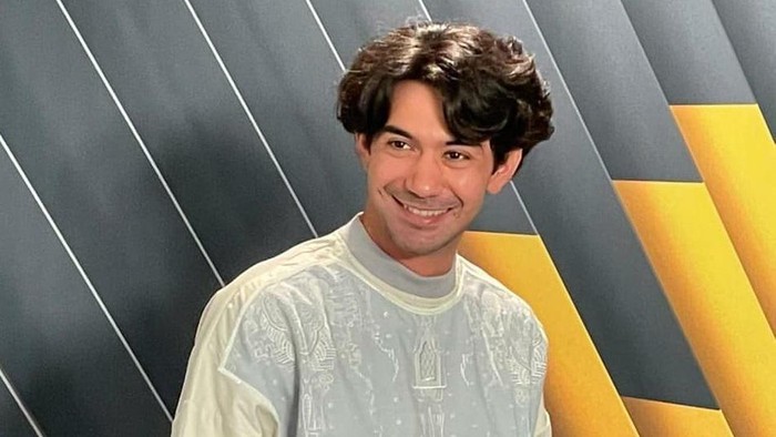 5 Film Populer Ini Sukses 'Sulap' Reza Rahadian Jadi Sosok Berbeda, Pangling Banget!