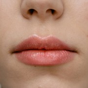 4 Cara Mudah Merawat Bibir agar Tetap Sehat dan Lembap saat Musim Pancaroba