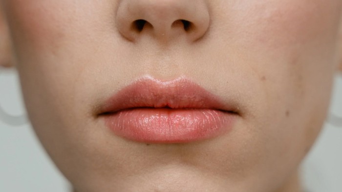 4 Cara Mudah Merawat Bibir agar Tetap Sehat dan Lembap saat Musim Pancaroba