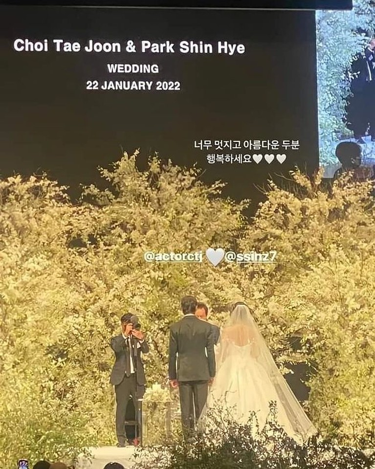 Park Shin Hye dan Choi Tae Joon menggelar acara pernikahan secara tertutup dan tak terekspos. Yuk intip potretnya!