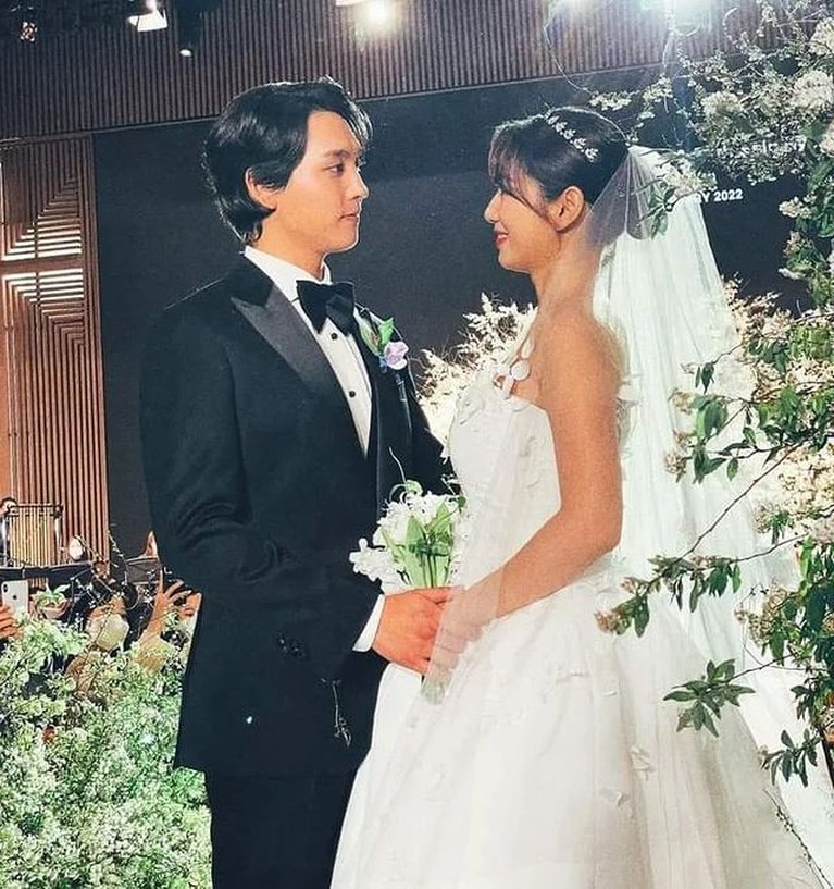 Foto Pernikahan Park Shin Hye dan Choi Tae Joon Park Shin Hye dan Choi Tae Joon menggelar acara pernikahan secara tertutup dan tak terekspos. Yuk intip potretnya!