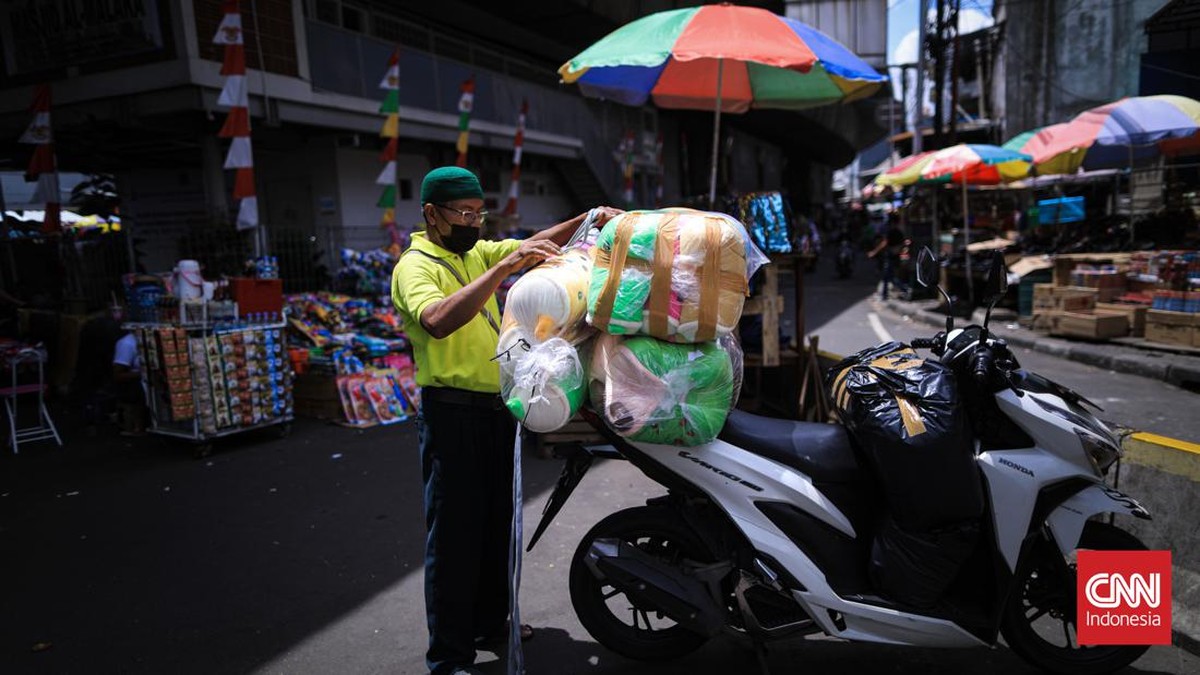 FOTO: Hiruk Pikuk Pasar Mainan Anak di Ibu Kota