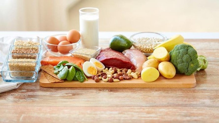 Asupan nutrisi yang tepat sangat penting untuk menjaga stamina, memperkuat sistem imun, dan menjaga keseimbangan tubuh agar tetap bugar sepanjang hari.