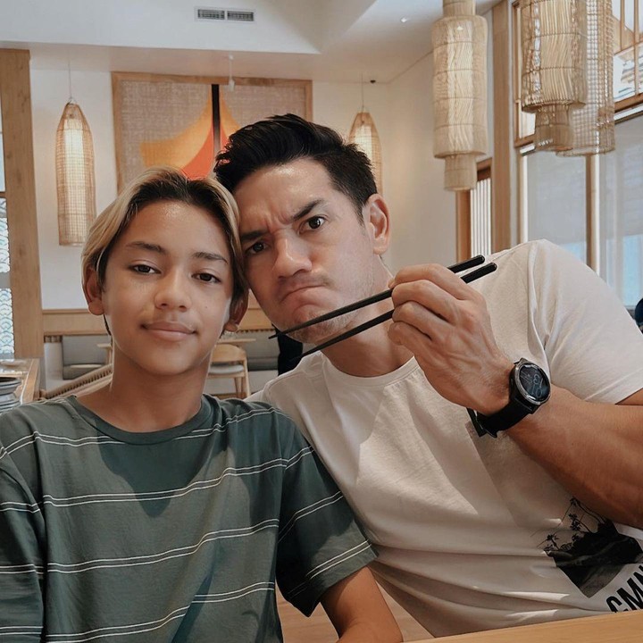<p>Jason memiliki darah Indonesia dan Australia. Sang ayah, Andrew White merupakan blasteran Indonesia-Australia, Bunda. (Foto: Instagram @andrew.white._)</p>