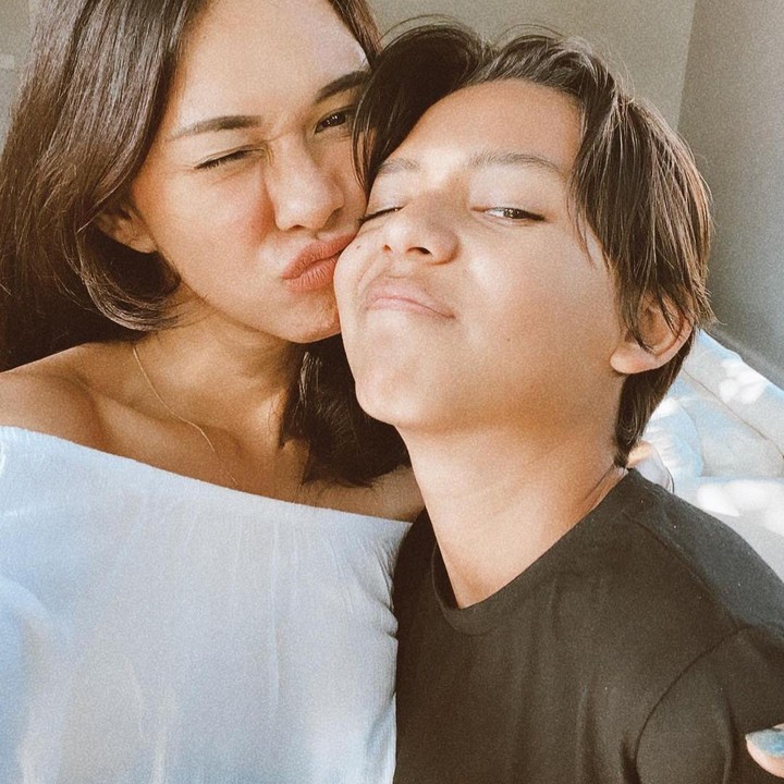 <p>Jason Deandra White adalah anak laki-laki dari Nana Mirdad dan Andrew White. Ia merupakan anak pertama dari dua bersaudara. (Foto: Instagram @nanamirdad_)</p>