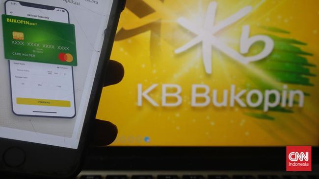 Pengamat menyebut 'resign' massal 1.400 karyawan KB Bukopin harus menjadi pelajaran bahwa digitalisasi perbankan bisa berdampak pada lapangan kerja.