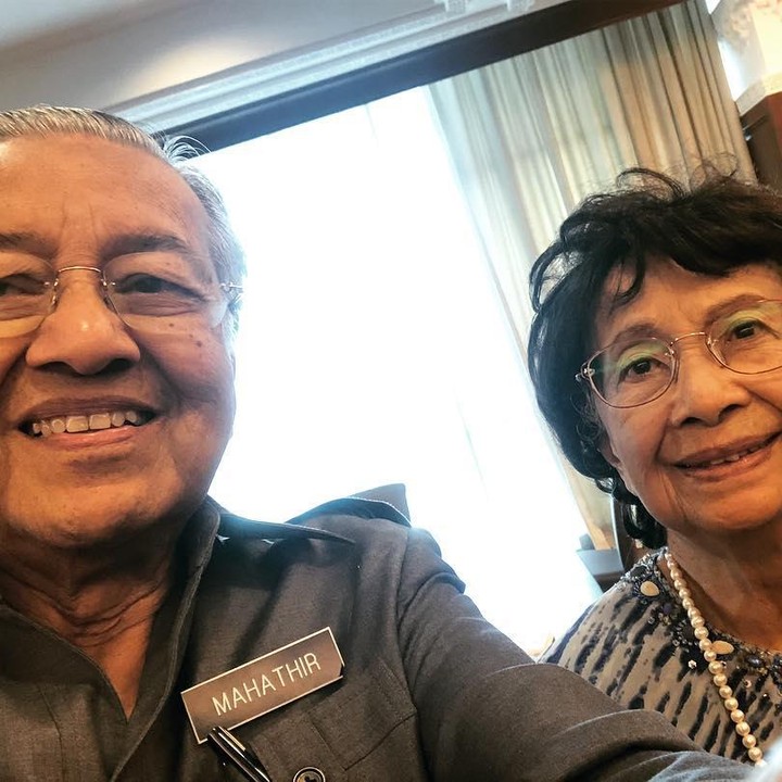 <p>Pada awal Januari, pasangan ini juga sempat menyapa masyarakat dengan mengunggah potret selfie pertama mereka di tahun 2022. (Foto: Instagram @chedetofficial)</p>