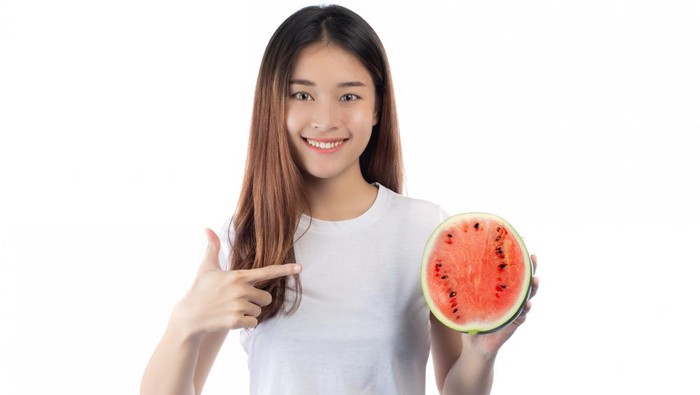 5 Cara Memilih Semangka yang Manis: Perhatikan Warna Tangkai Termasuk Salah Satunya