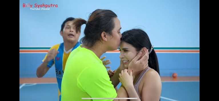 Billy Syahputra baru-baru ini dekat dengan Maria Vania sering ngonten saat olahraga bareng bikin netizen iri. Yuk intip potretnya!