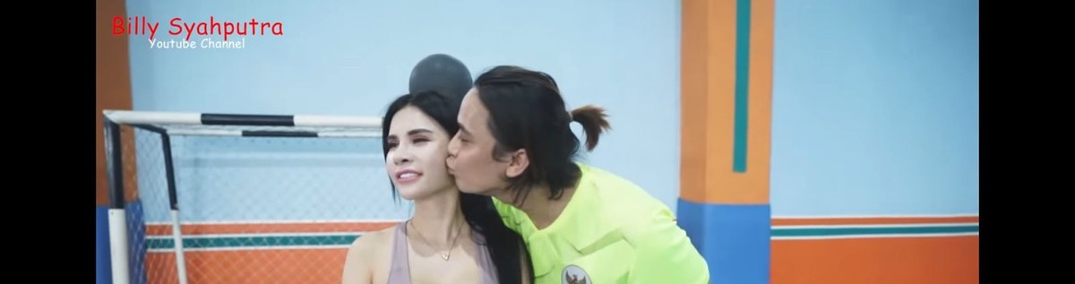 Billy Syahputra baru-baru ini dekat dengan Maria Vania sering ngonten saat olahraga bareng bikin netizen iri&period; Yuk intip potretnya&excl;