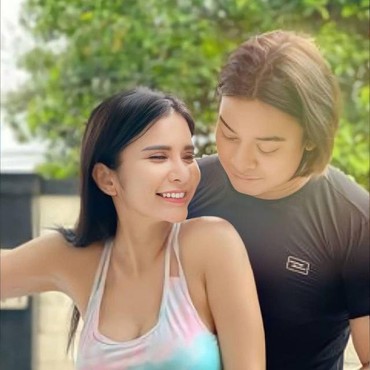 Sering Berenang 1 Kolam, Maria Vania Akui Billy Syahputra Pria Idaman