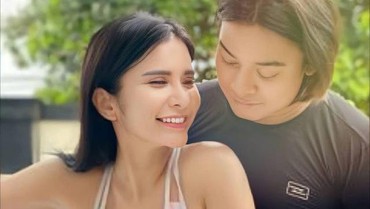 img-title Sering Berenang 1 Kolam, Maria Vania Akui Billy Syahputra Pria Idaman