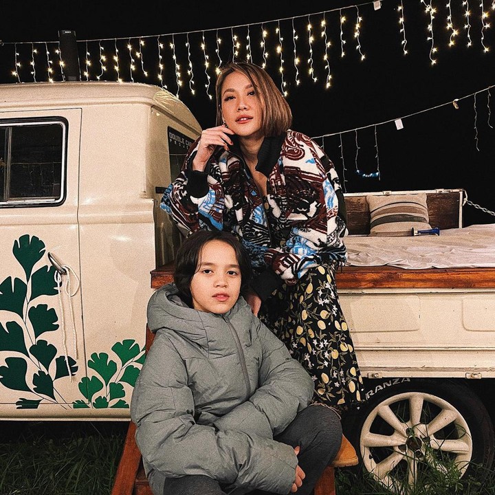 <p>Kini, usia Noah sudah 11 tahun dan sedang beranjak menjadi seorang remaja, Bunda. (Foto: Instagram @bclsinclair)</p>