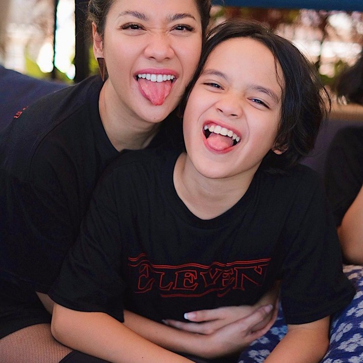 <p>Melalui media sosial Instagram, Bunga kerap bagikan potret bersama Noah. (Foto: Instagram @bclsinclair)</p>