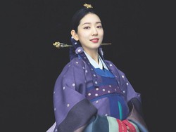 Park Shin Hye Menikah, Unggah Foto Kocak Bareng Suami Pakai Baju Tradisional