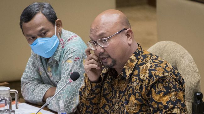 Ketua Komisi Pemilihan Umum (KPU) Ilham Saputra membantah pihaknya menunda-nunda keputusan jadwal Pemilu 2024.