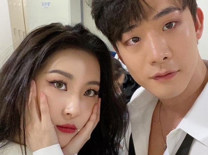 Popularitasnya semakin meningkat ketika ia didapuk sebagai dancer utama Sunmi. Banyak netizen menilai chemistry keduanya terlihat sangat cocok ketika bersama, dan pernah diguga memiliki hubungan spesial./ foto: instagram.com/502bright