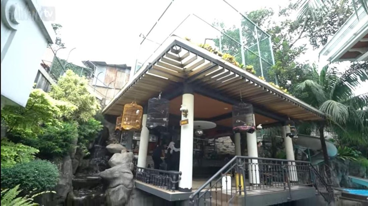 &period;Potret Rumah Mewah Denny Cagur