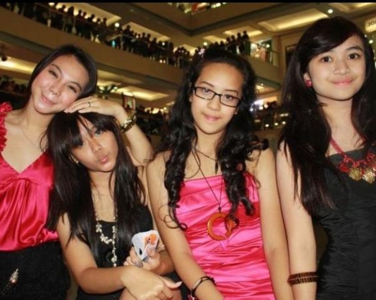 Dulu Anya Geraldine dikenal sebagai selebgram kini ia sukses berakting membintangi series hingga film&period; Yuk intip transformasinya&excl;