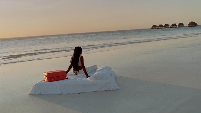 Rimowa Rilis Koleksi Koper Terbaru Terinspirasi Keindahan Lanskap Afrika dan Flamingo