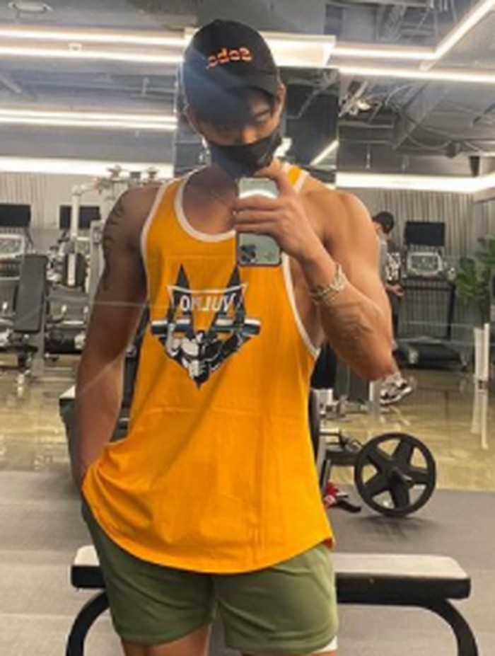 Sebagai seorang dancer, Cha Hyun Seung selalu menjaga proporsi dan kebugaran tubuhnya. Pria dengan tinggi 183 cm ini sering membagikan kegiatannya ketika berolahraga di Instagram pribadinya./ foto: instagram.com/502bright