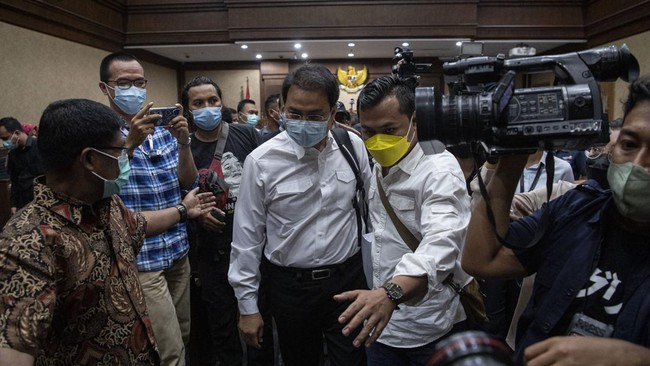 Anggota DPR dari Fraksi PDIP Masinton Pasaribu mengaku ingin memberi dukungan moral kepada Azis Syamsuddin yang sedang disidang di Pengadilan Tipikor Jakarta.