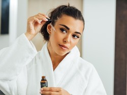 Begini Urutan Skincare Malam yang Benar, Jangan Tertukar!