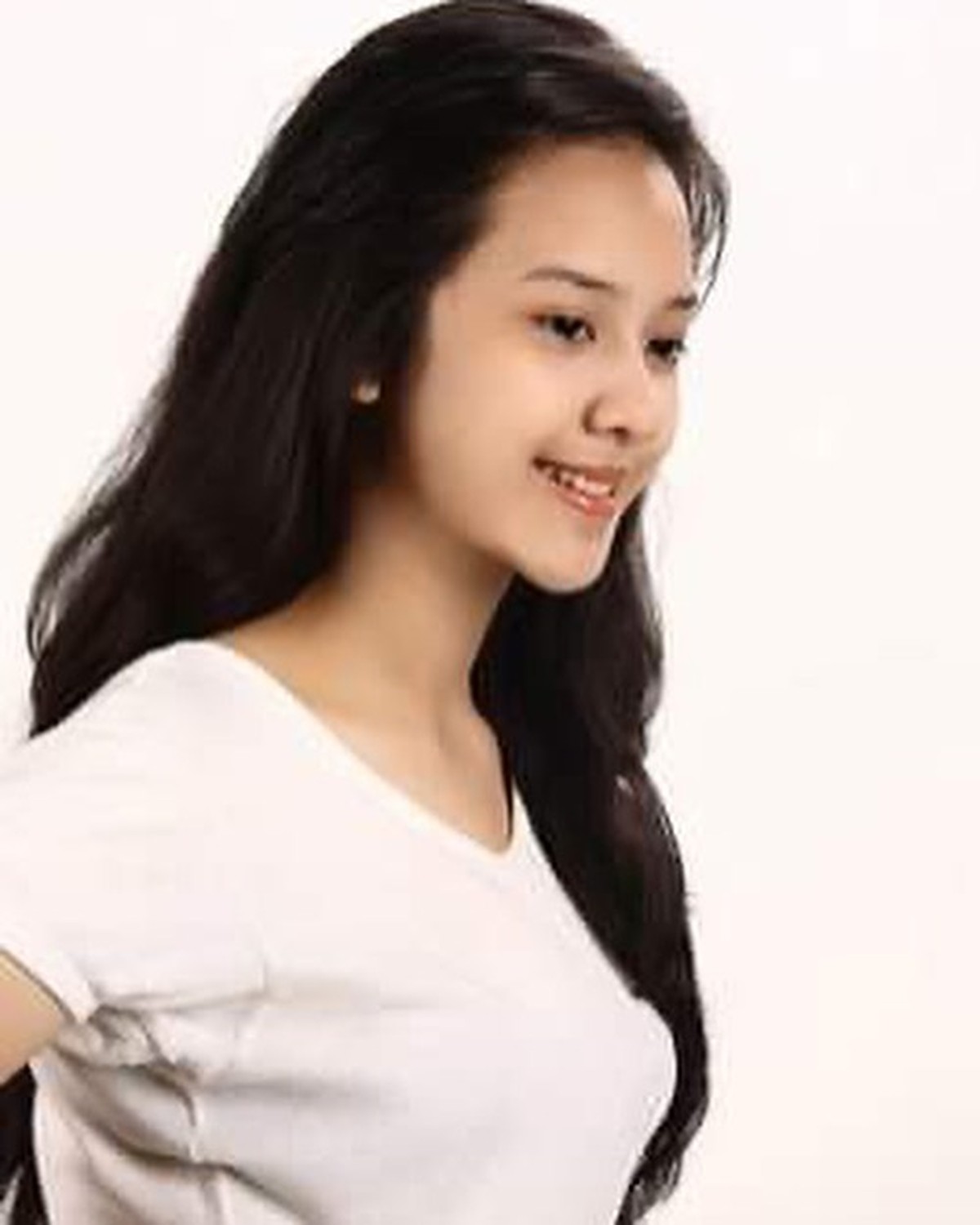 Dulu Anya Geraldine dikenal sebagai selebgram kini ia sukses berakting membintangi series hingga film&period; Yuk intip transformasinya&excl;