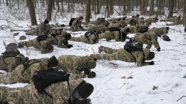Tujuh negara Uni Eropa menegaskan larangan bagi warganya pergi bergabung membantu pasukan Ukraina memerangi Rusia.