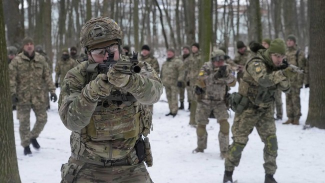 Denmark bakal melatih tentara Ukraina di wilayahnya. Hal itu dilakukan sebagai bentuk dukungan terhadap tentara Kyiv dalam melawan invasi Rusia.