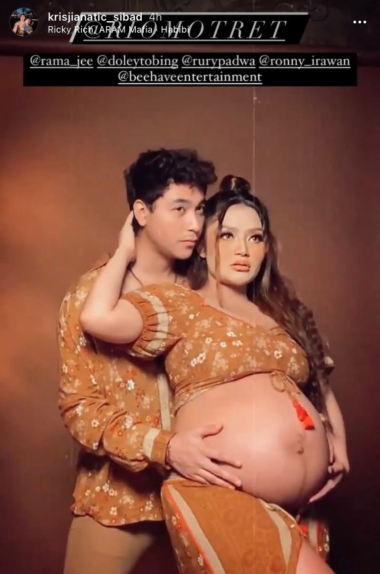 Hamil anak pertama, Siti Badriah lakukan pemotretan maternity ditemani suami tercinta Krisjiana. Yuk intip potretnya!