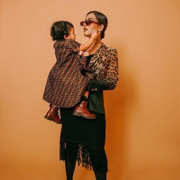 7 Potret Ayang Anak Tasya Farasya dengan Tas Hermes bak Sosialita Cilik