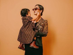 7 Potret Ayang Anak Tasya Farasya dengan Tas Hermes bak Sosialita Cilik