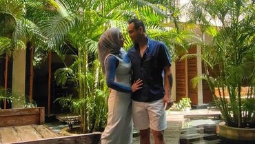 img-title Dituding Sudah Hamil, Venna Melinda Asyik Joget bareng Ferry di Bali