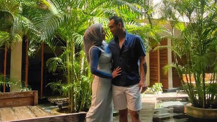 Venna Melinda dan Ferry Irawan pamer kemesraan di Bali sambil urus persiapan pernikahan mereka. Yuk intip potretnya!