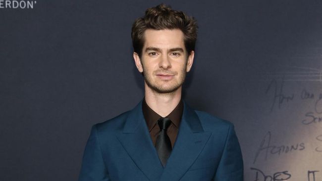 Andrew Garfield mengungkapkan hanya memberi tahu tiga orang mengenai penampilannya dalam Spider-Man: No Way Home.