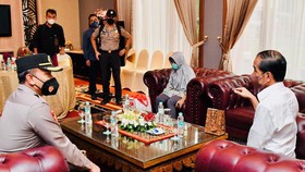 Jokowi Akan Bantu Buatkan Rumah Baru untuk Mak Unah di Palembang