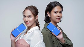 Ajaib Gandeng Pevita dan Iqbaal Ramadhan Bagi-bagi Angpao Awal Tahun