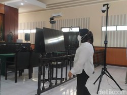 Bupati Kolaka Timur Hadiri Sidang Perdana Kasus Suap Proyek Jembatan