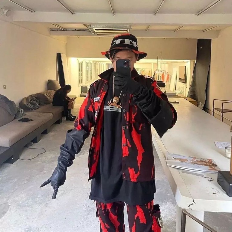 Desainer Arnold Putra Bikin Baju Pemuda Pancasila di Pais Fashion Week 2022 Desainer Arnold Putra Bikin Baju Pemuda Pancasila di Pais Fashion Week 2022