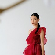 BeauPicks: Siap Rayakan Imlek, Tampil Elegan dengan Outfit dan Aksesori Serba Merah