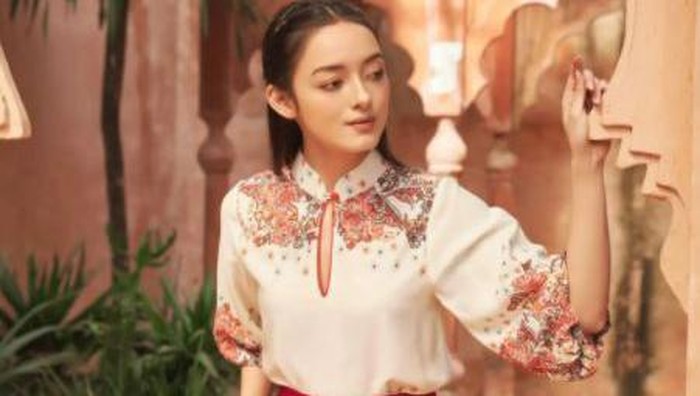 Sambut Imlek, Simak Inspirasi Cheongsam Kekinian untuk Tetap Tampil Stylish